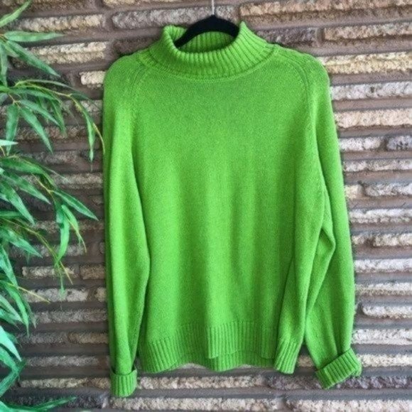 kelly green turtleneck sweater